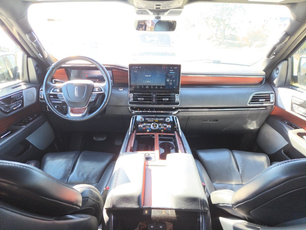 Used 2024 Lincoln Navigator L Reserve AWD/4WD image 5