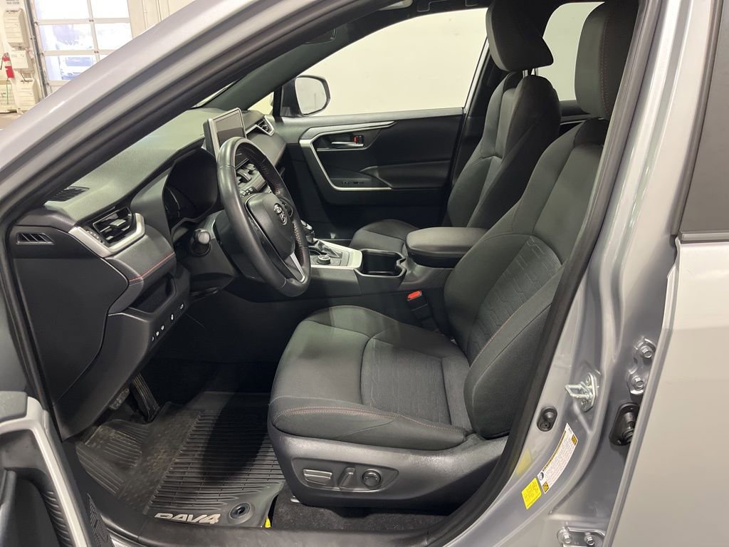 Used 2023 Toyota RAV4 SE w/ Weather & Moonroof Package image 26