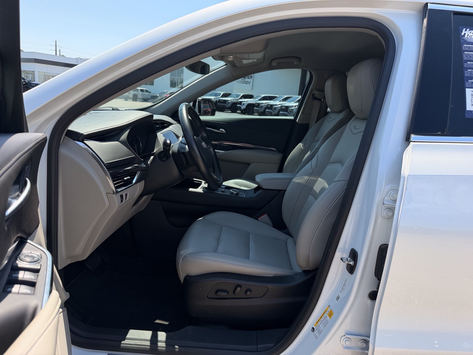 Used 2023 Cadillac XT4 Luxury FWD image 14