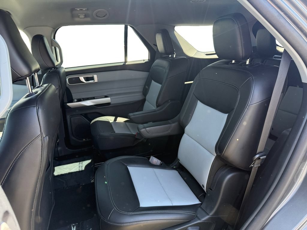 Used 2023 Ford Explorer XLT w/ Equipment Group 202A AWD/4WD image 12