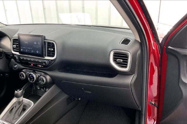 Used 2025 Hyundai Venue SEL FWD image 18