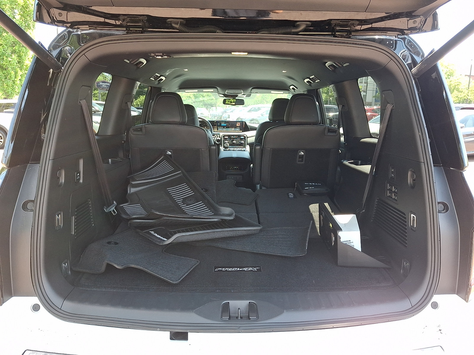 Used 2026 Nissan Armada PRO-4X w/ Captain's Chari Seat Package AWD/4WD image 32