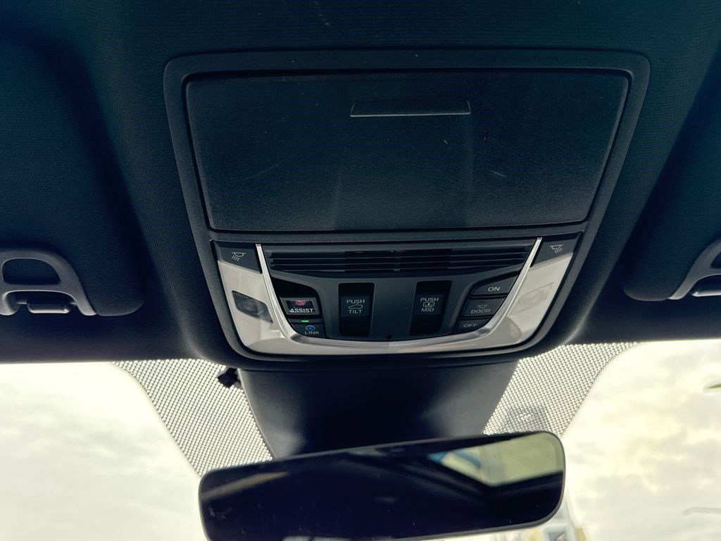 Used 2023 Acura MDX A-Spec image 33