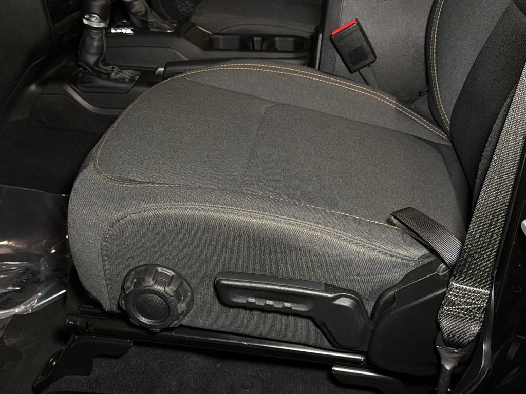 Used 2024 Jeep Wrangler Unlimited Sahara AWD/4WD image 18
