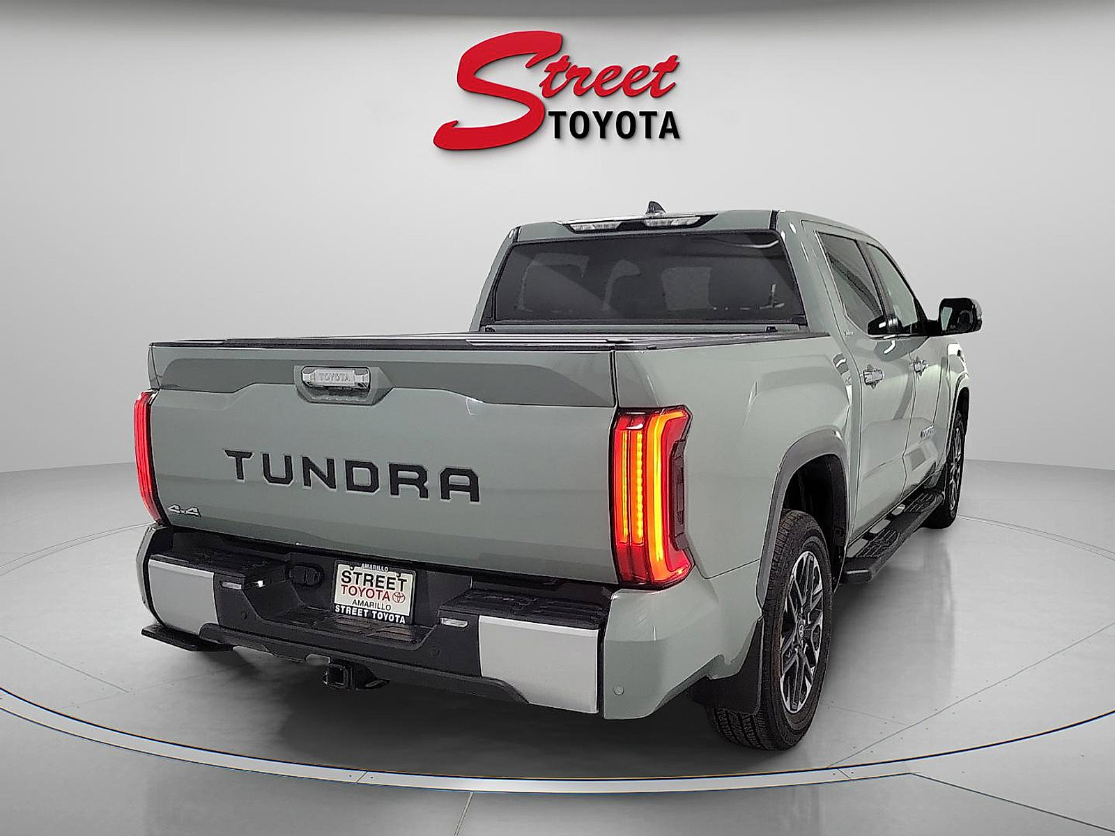 Used 2025 Toyota Tundra Limited AWD/4WD image 4