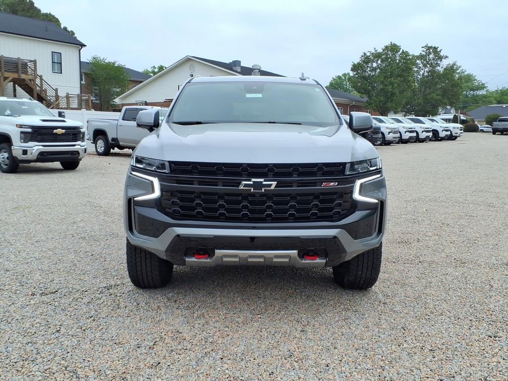 Used 2024 Chevrolet Suburban Z71 w/ Luxury Package AWD/4WD image 2