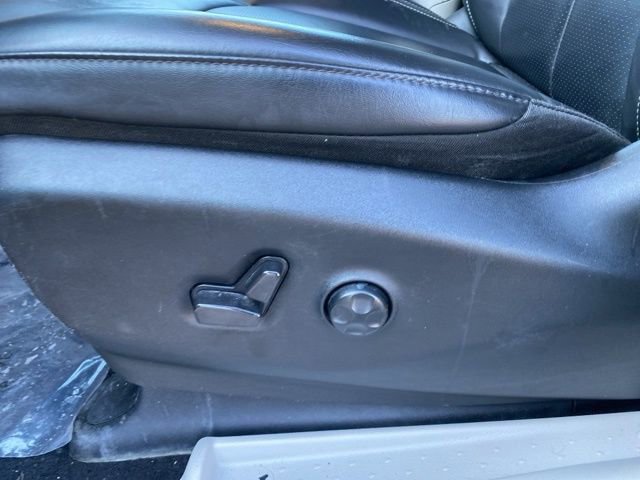 Used 2023 Chrysler Pacifica Touring-L image 14