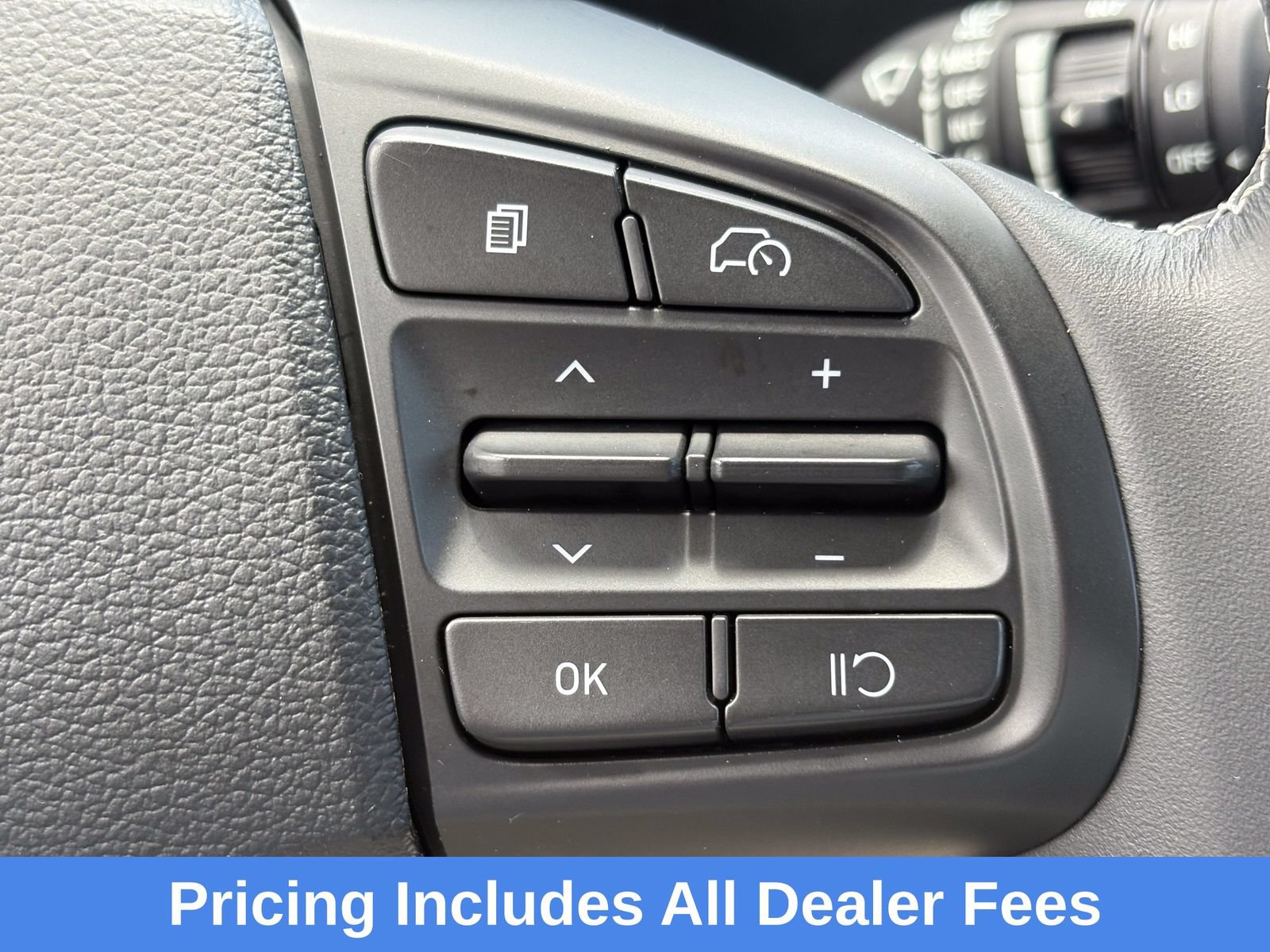 Used 2024 Hyundai Venue SEL FWD image 13