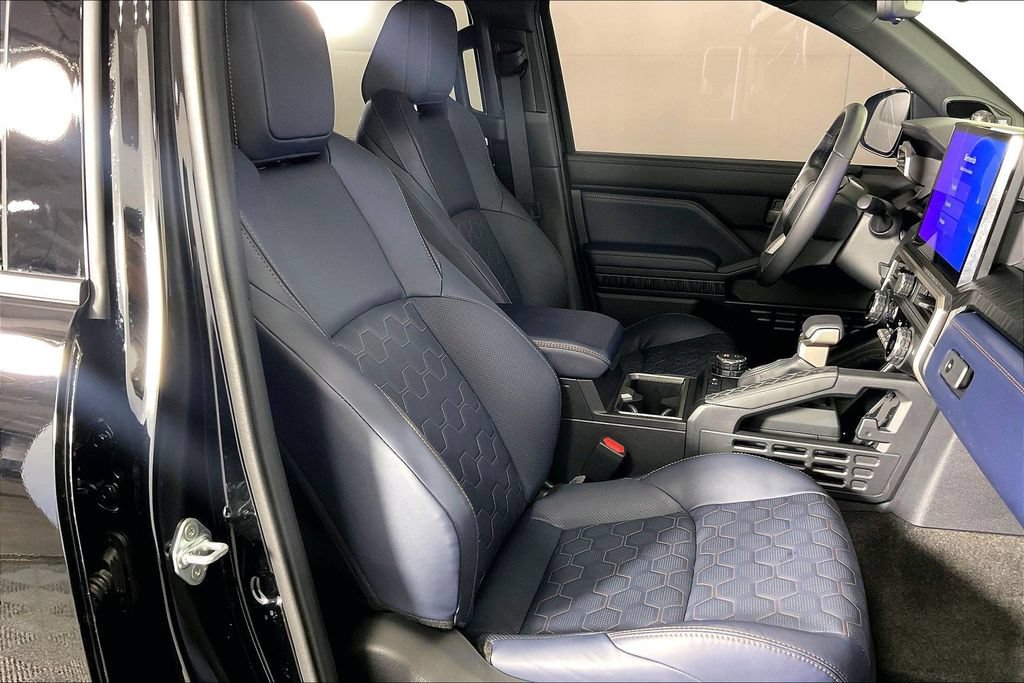 Used 2025 Toyota 4Runner Platinum AWD/4WD image 9