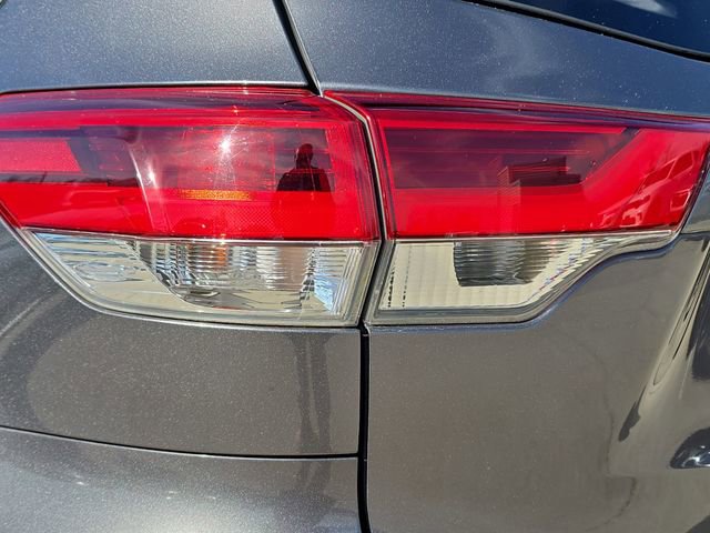 Used 2018 Toyota Highlander Limited w/ Protection Package #3 AWD/4WD image 39