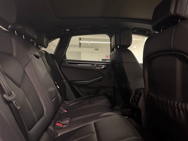 Certified 2024 Porsche Macan image 27