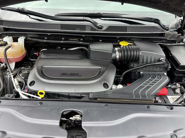 Used 2023 Chrysler Voyager LX FWD image 11