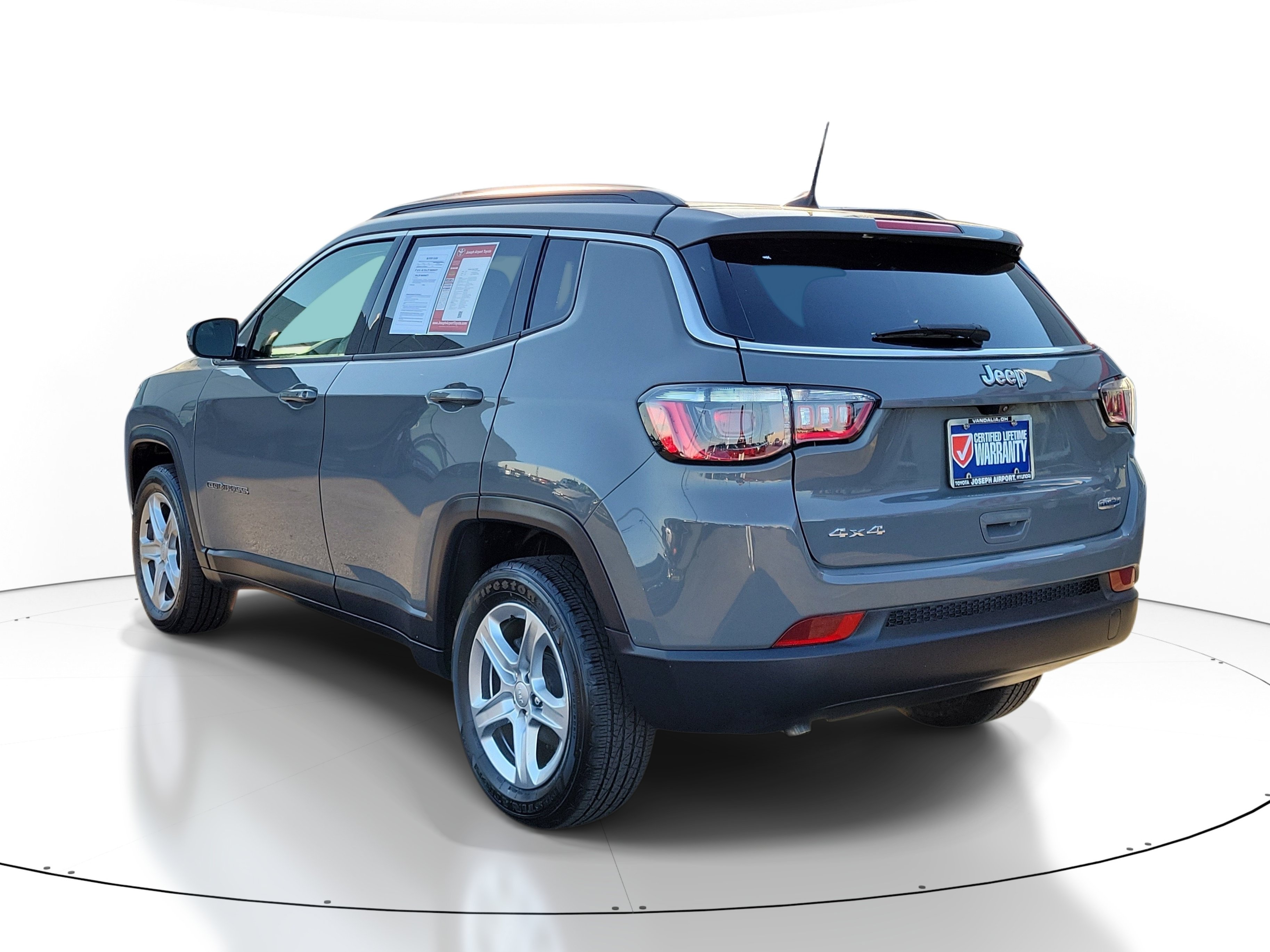 Used 2023 Jeep Compass Latitude w/ Convenience Group AWD/4WD image 3