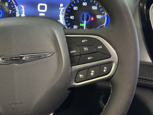 Used 2026 Chrysler Pacifica Limited FWD image 31