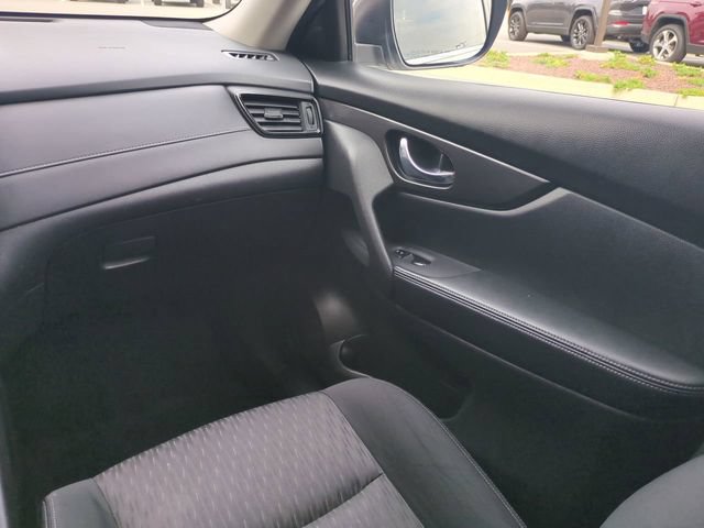 Used 2019 Nissan Rogue SV w/ Premium Package FWD image 17