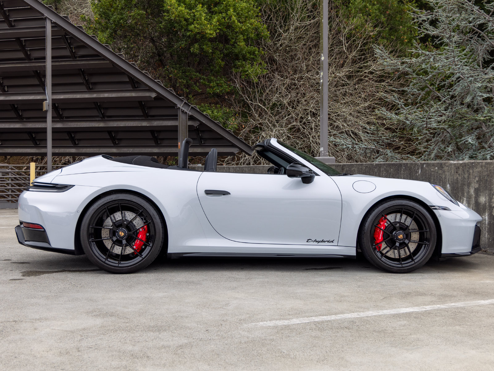 Certified 2025 Porsche 911 Carrera GTS RWD image 12