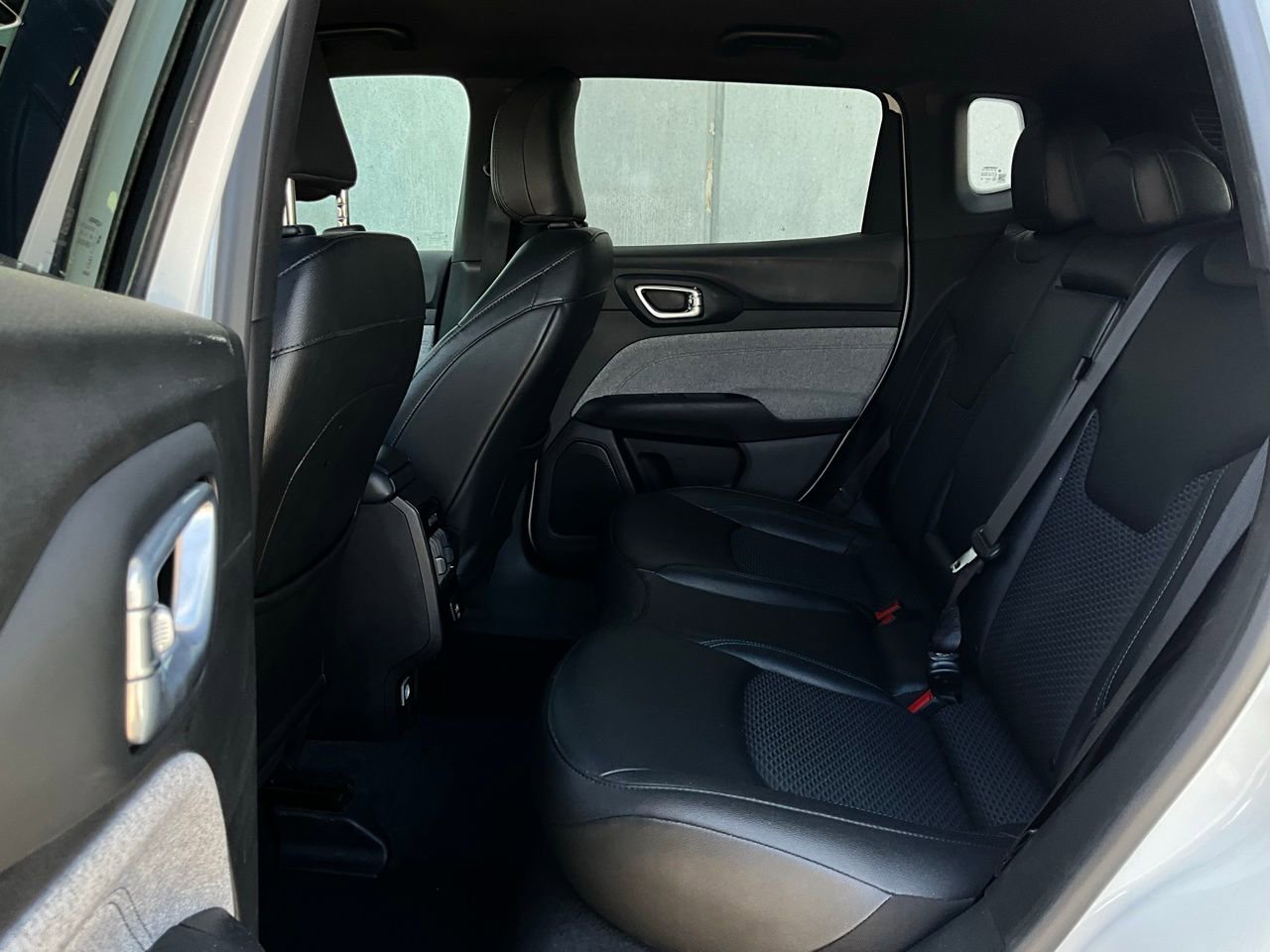 Used 2025 Jeep Compass Latitude image 11