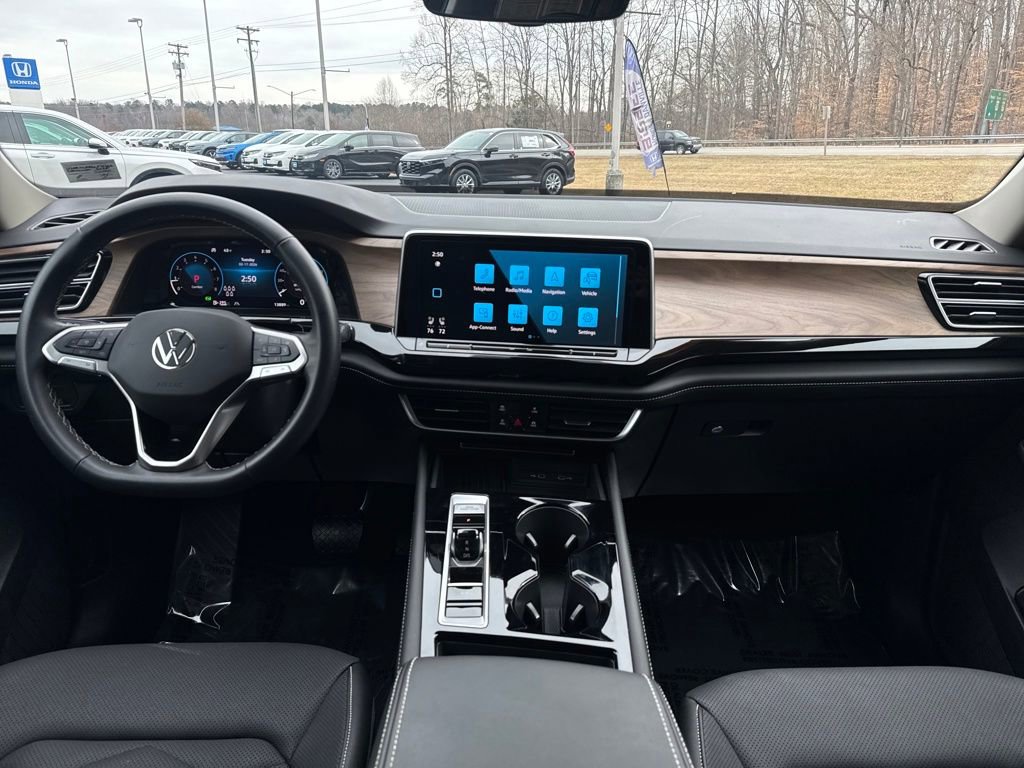 Used 2025 Volkswagen Atlas SE image 15