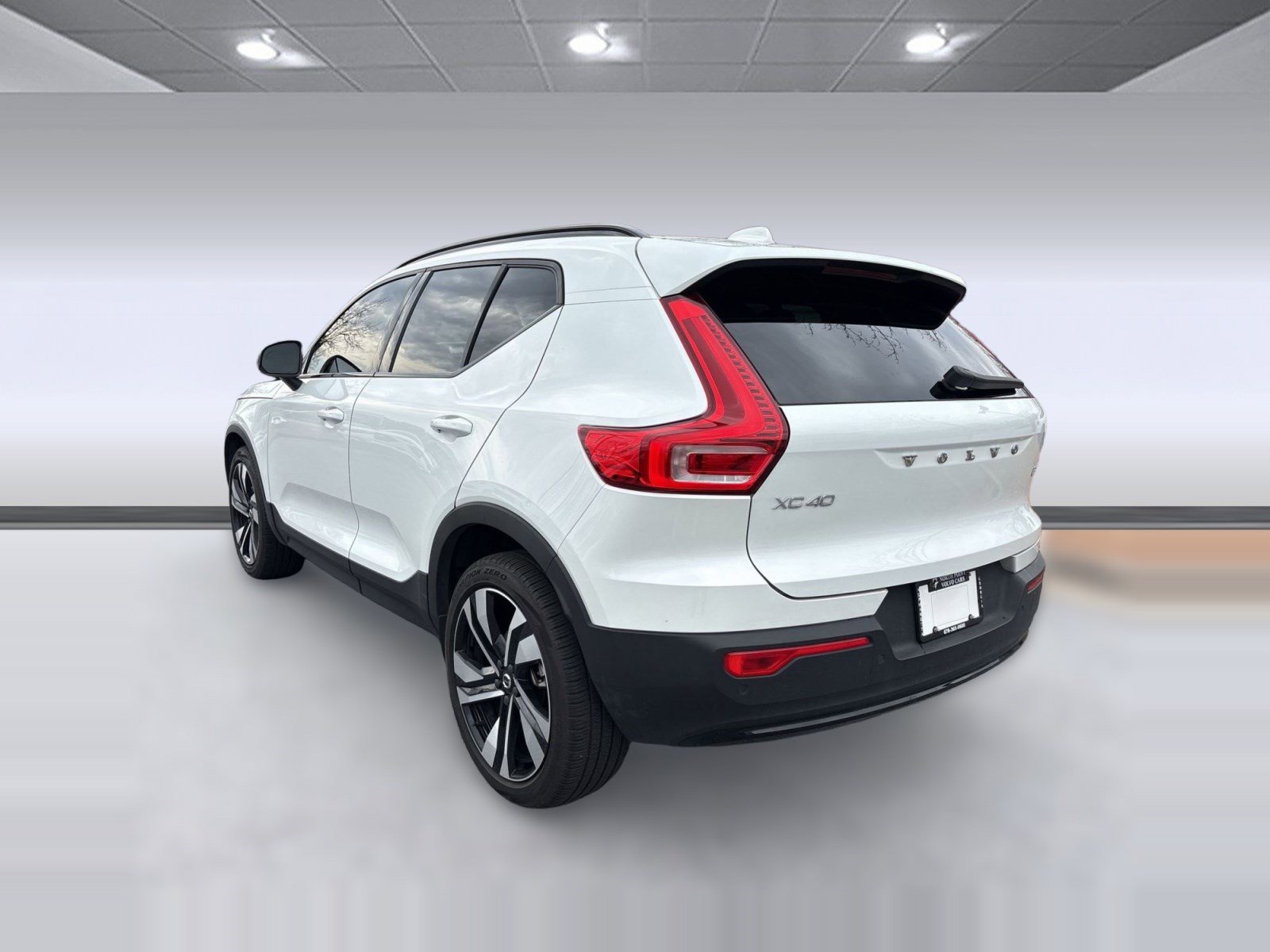 Certified 2023 Volvo XC40 B5 Plus w/ Climate Package image 3