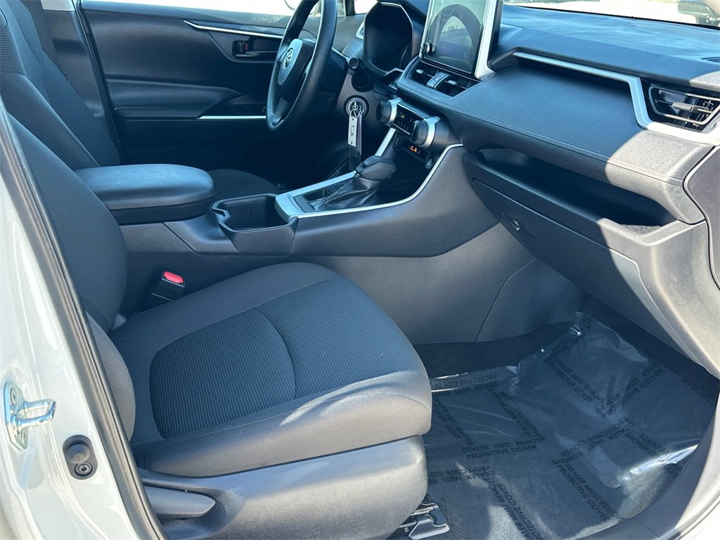 Used 2025 Toyota RAV4 LE image 9