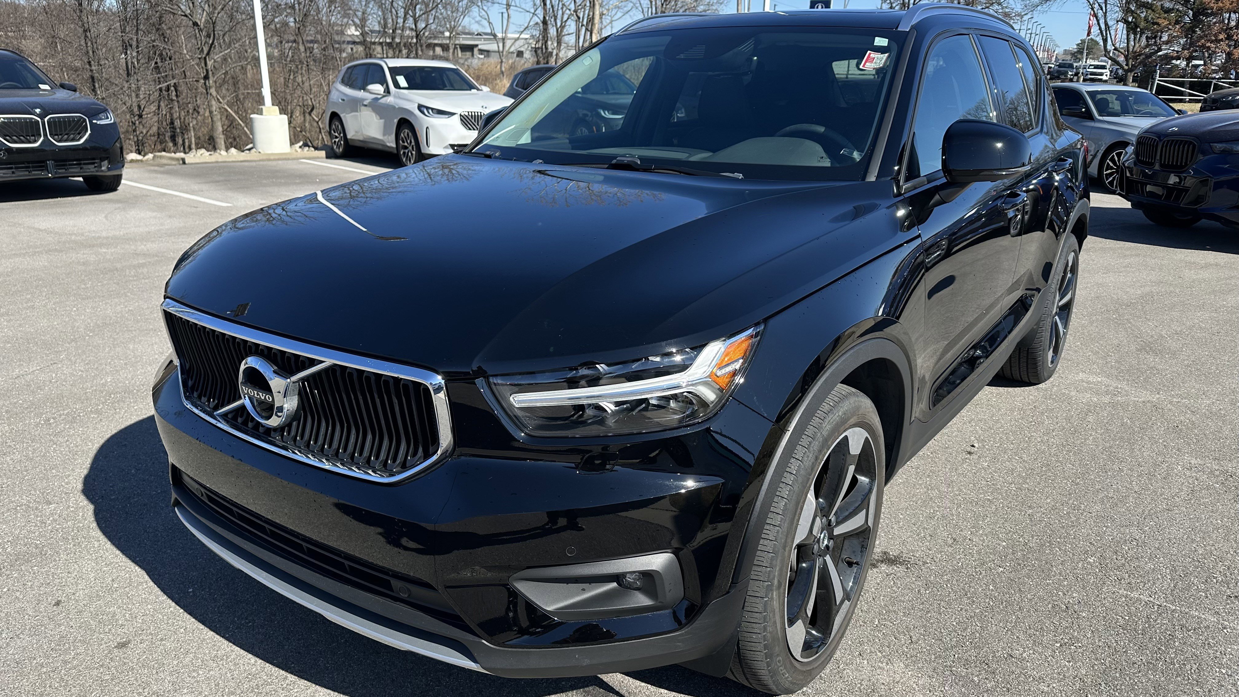Used 2022 Volvo XC40 T5 Momentum w/ Premium Package image 5