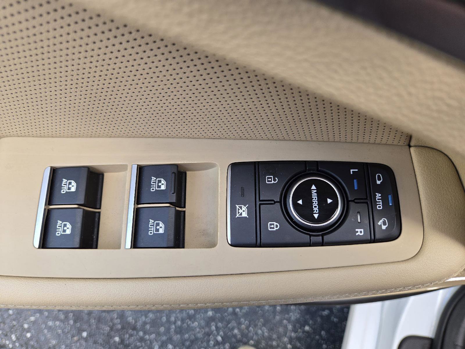 Used 2018 Genesis G80 3.8 w/ Option Group 03 RWD image 19