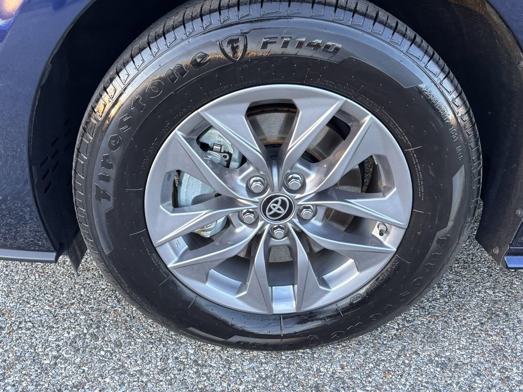 Used 2025 Toyota Sienna XLE image 47