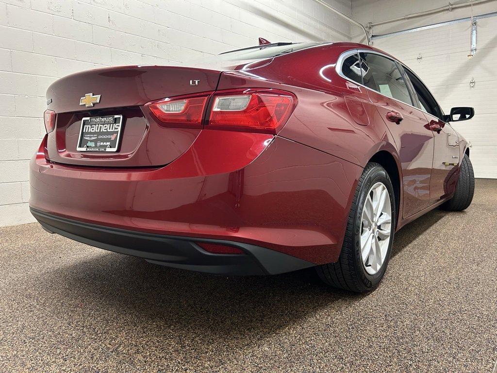 Used 2017 Chevrolet Malibu LT image 2