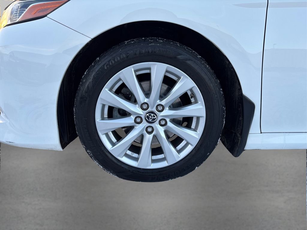 Used 2018 Toyota Camry LE image 12