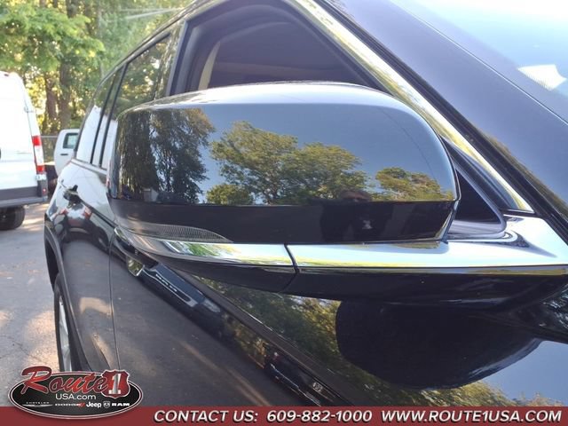 Used 2023 Jeep Grand Cherokee Limited AWD/4WD image 11
