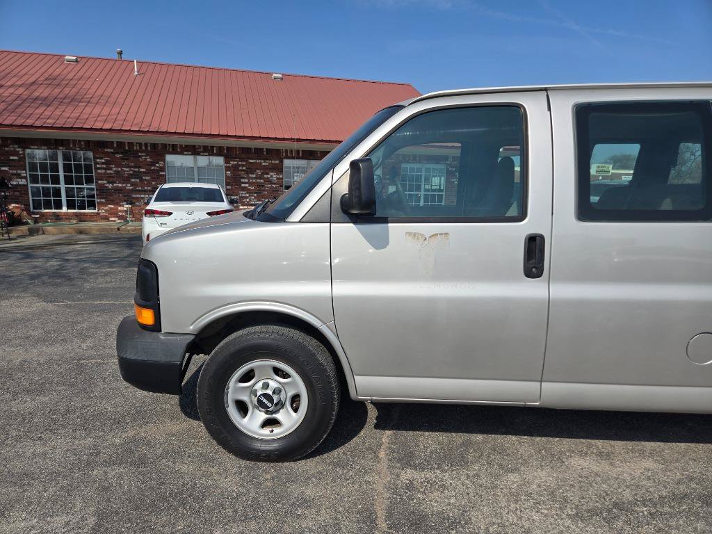 Used 2006 GMC Savana 1500 Passenger RWD image 24