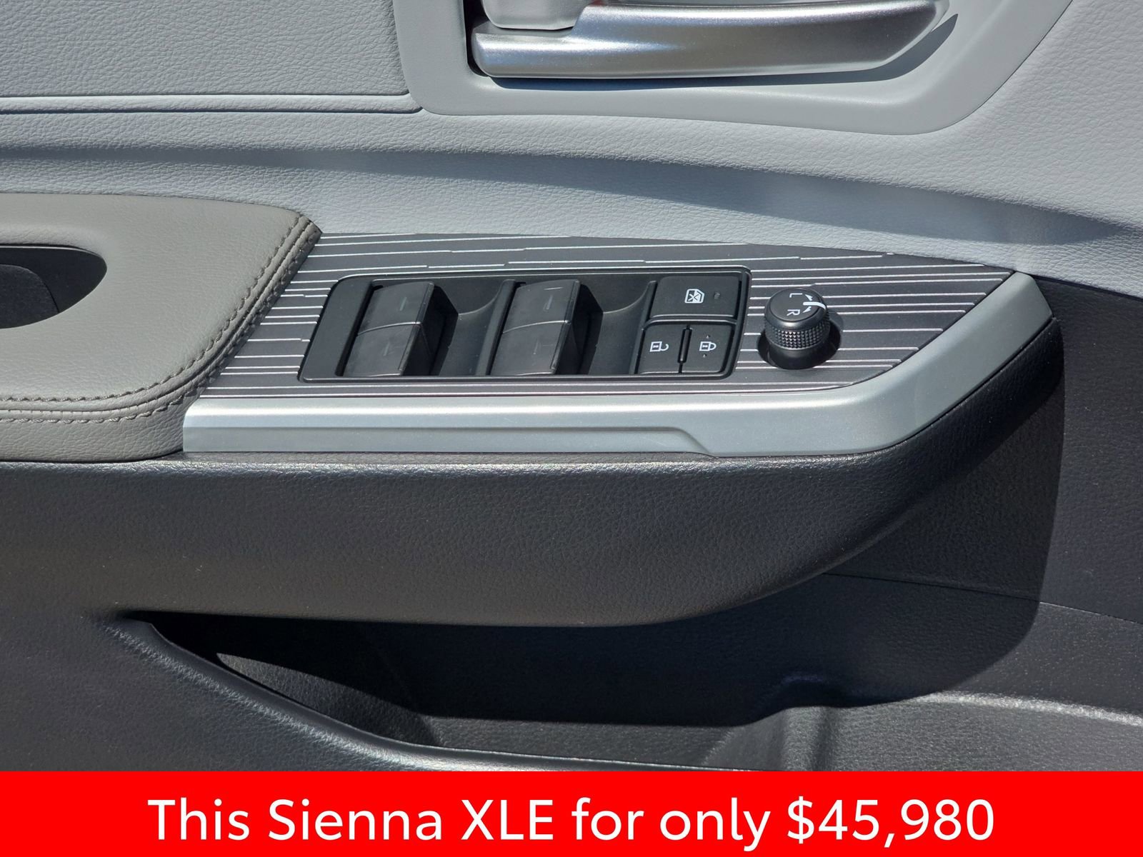 Used 2025 Toyota Sienna XLE w/ XLE Plus Package FWD image 36