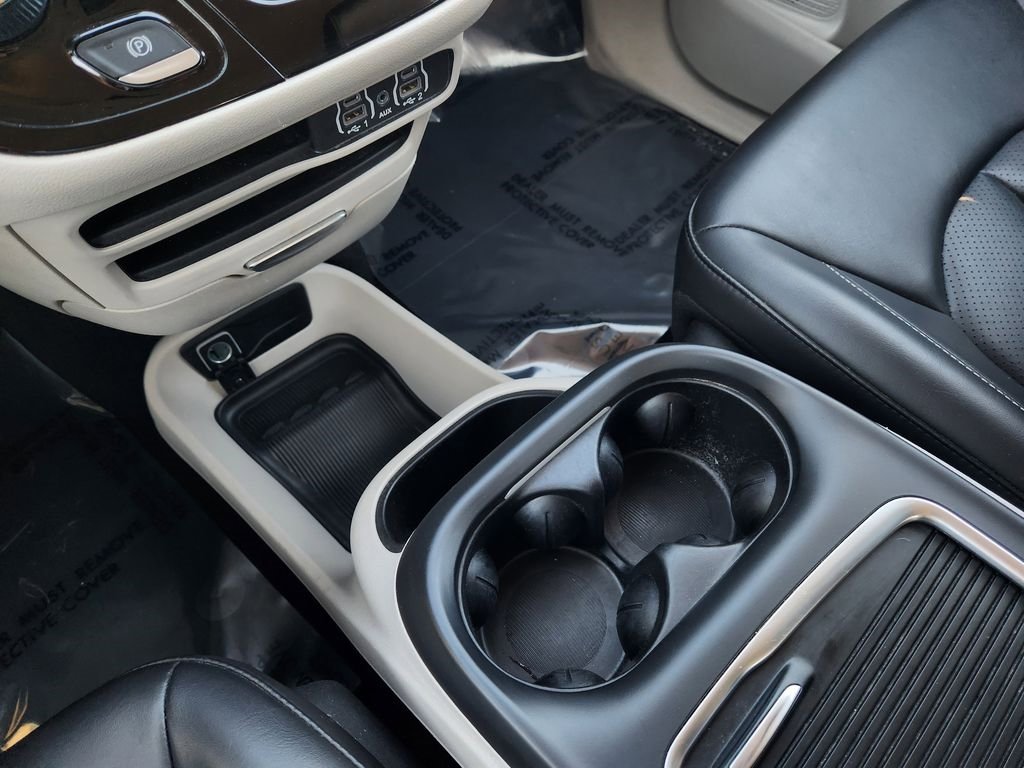 Used 2023 Chrysler Pacifica Touring-L image 21