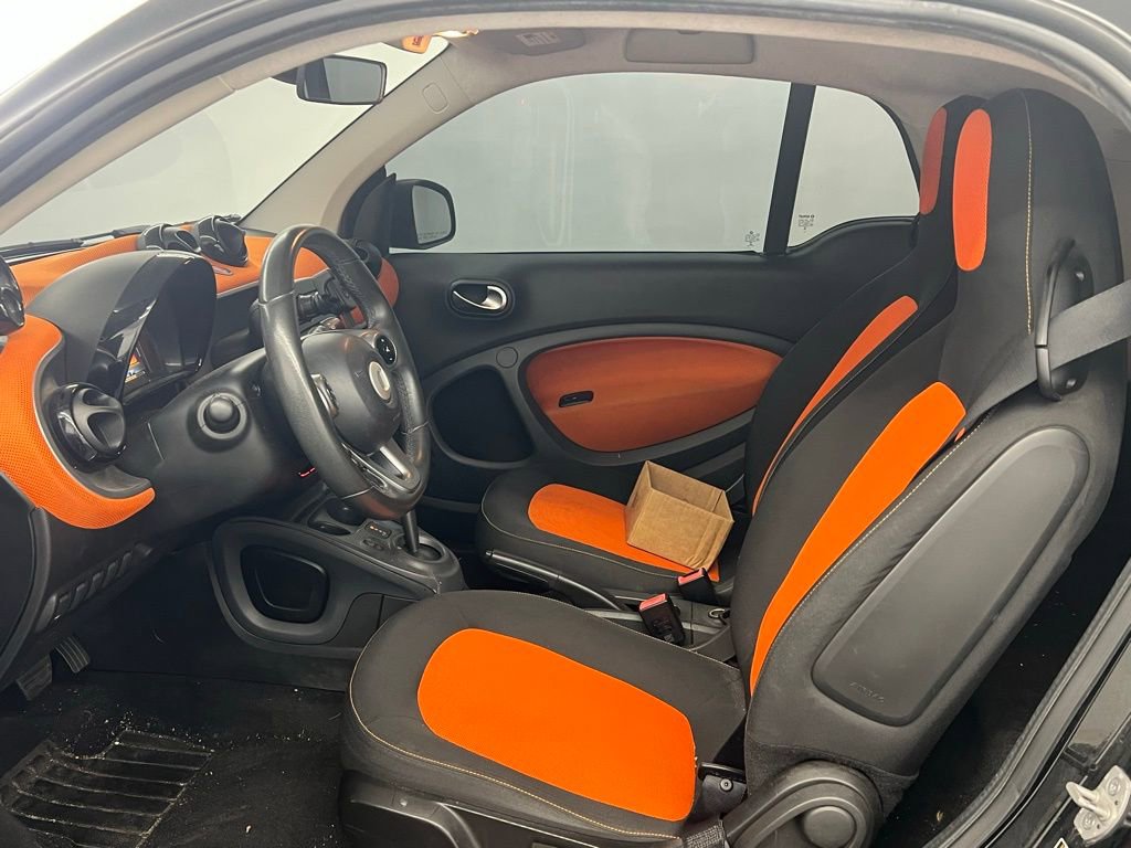 Used 2016 smart fortwo passion image 6