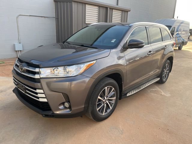 Used 2019 Toyota Highlander XLE image 1