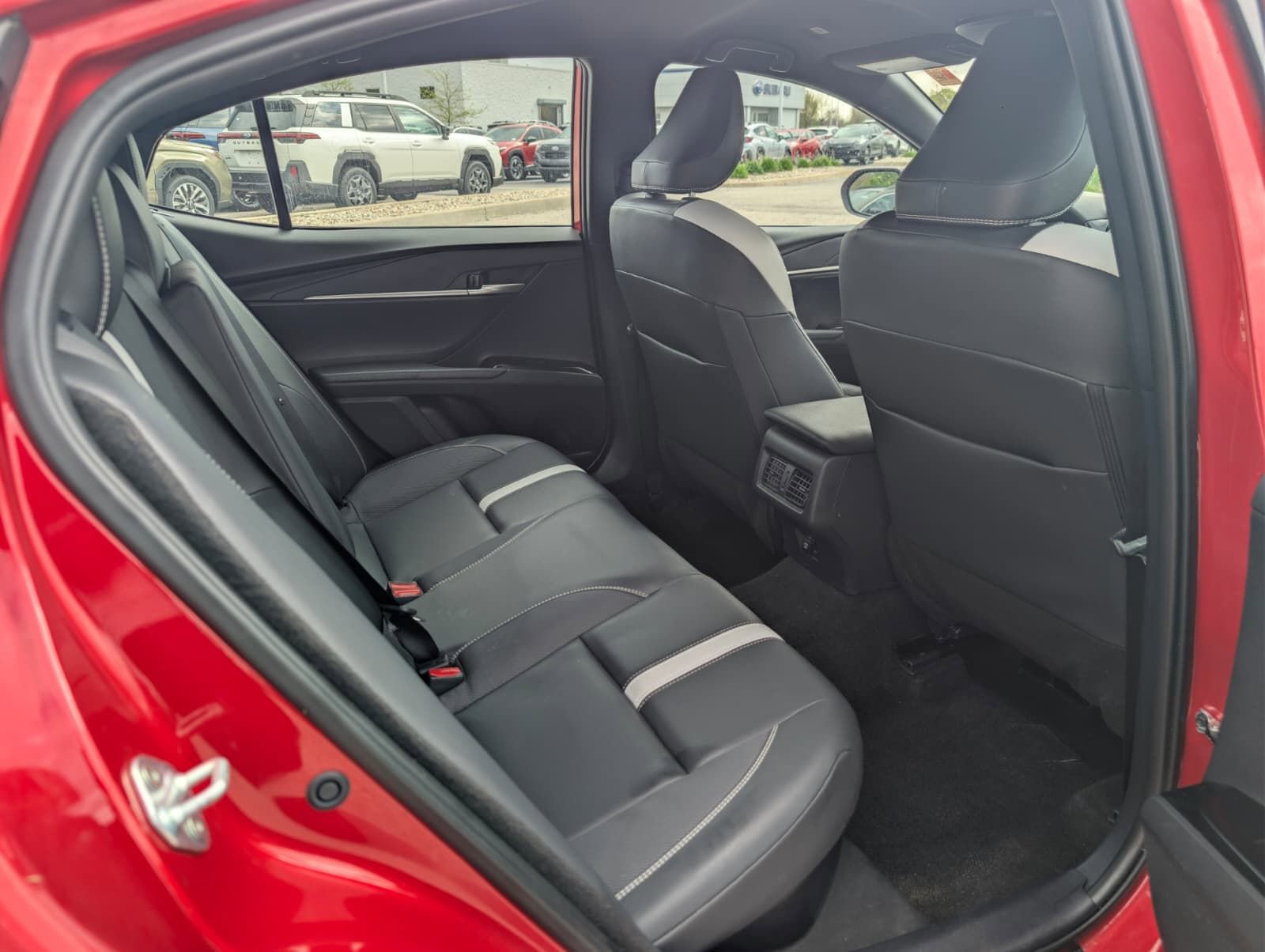 Used 2025 Toyota Camry SE FWD image 31