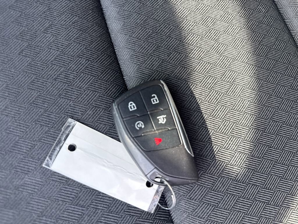 Used 2022 GMC Yukon XL SLE image 32