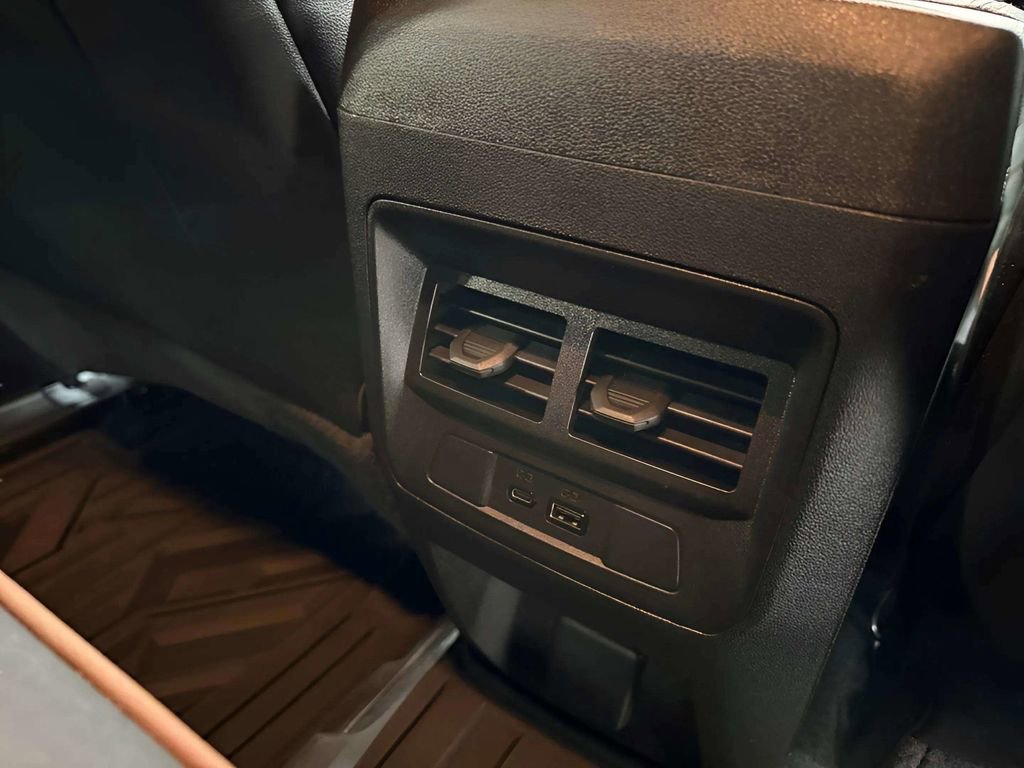 Used 2025 GMC Canyon AT4 AWD/4WD image 16