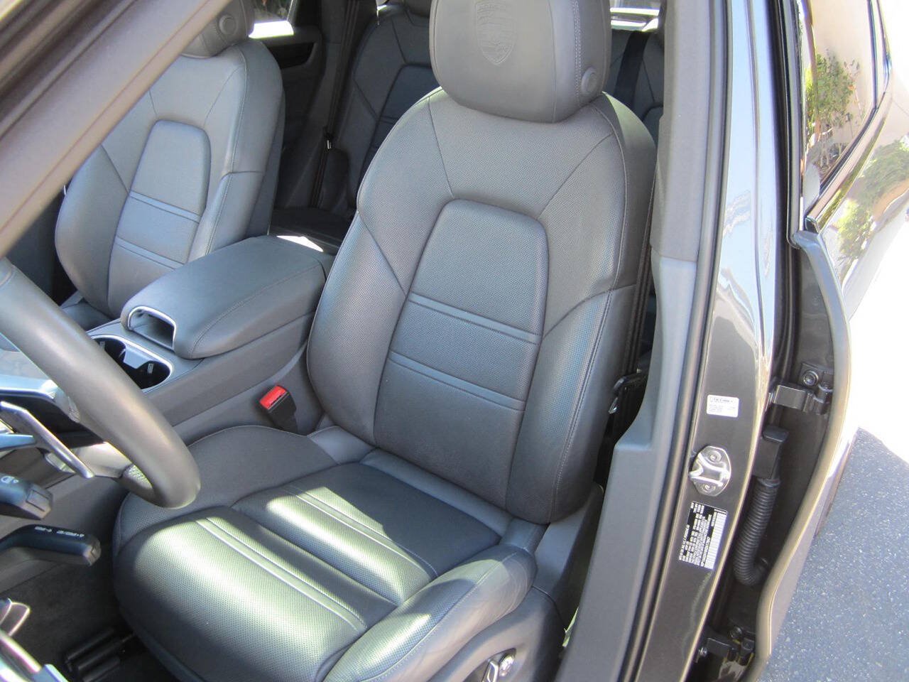 Used 2019 Porsche Cayenne AWD/4WD image 26