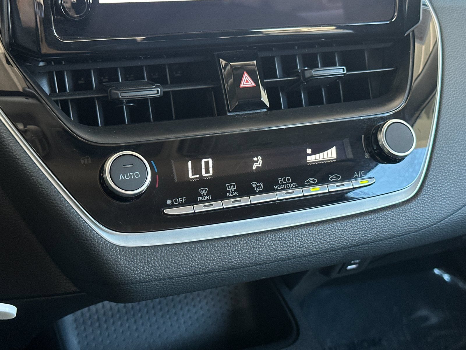 Used 2025 Toyota Corolla LE FWD image 17