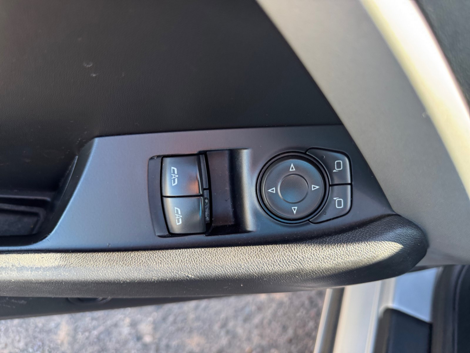 Used 2018 Chevrolet Camaro LT RWD image 18