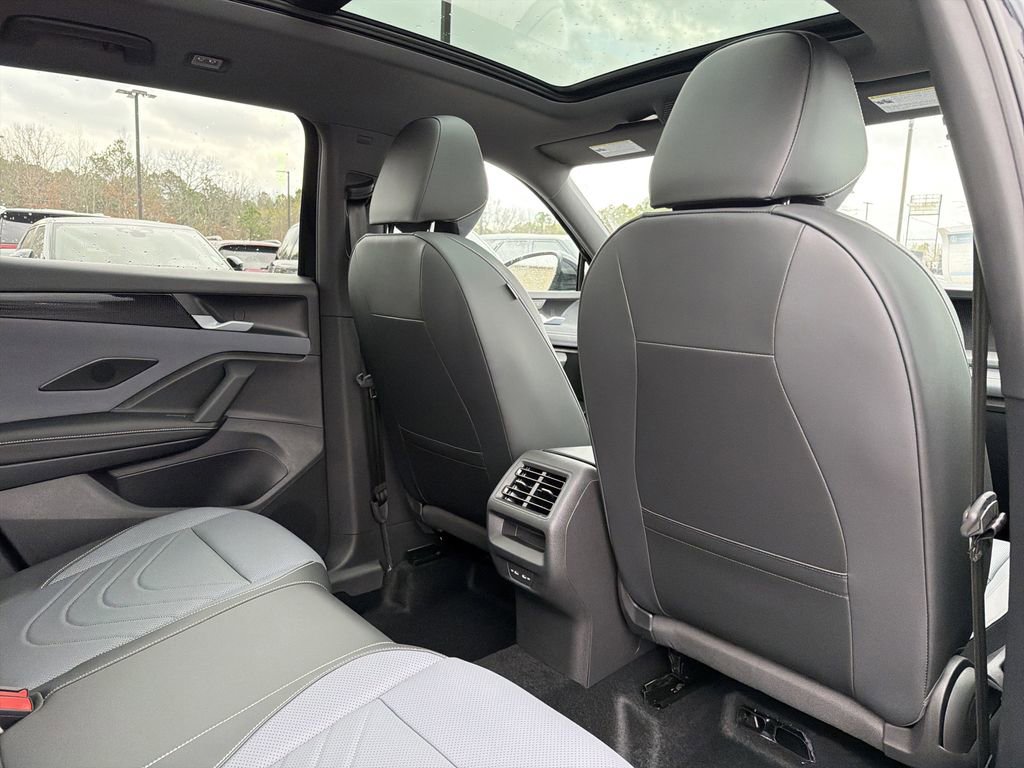 New 2026 Volkswagen Tiguan SE R-Line image 18