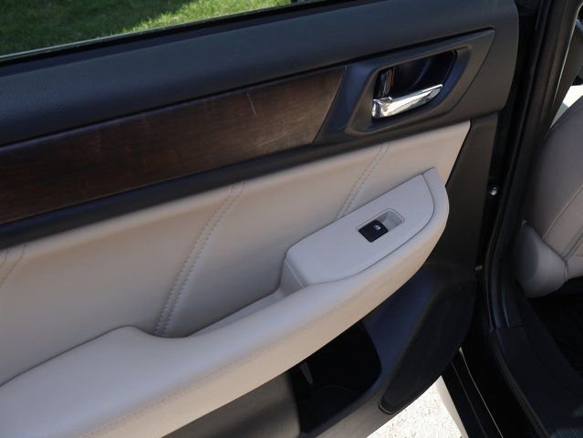 Used 2018 Subaru Outback 2.5i Limited w/ Popular Package #2 AWD/4WD image 11