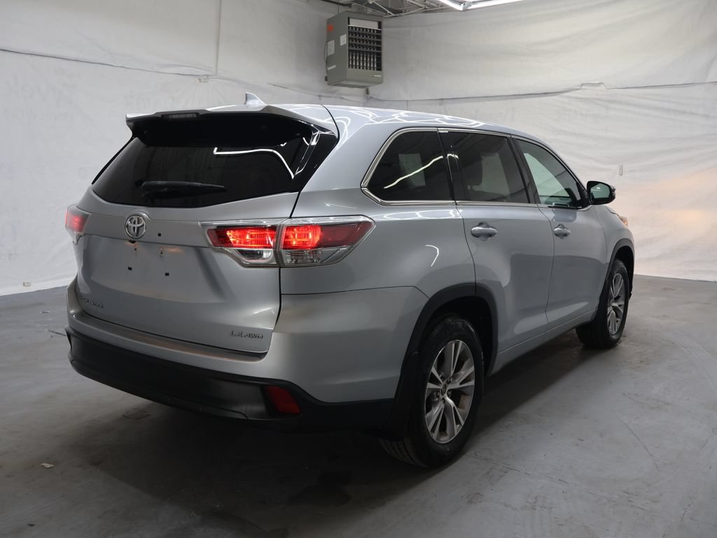 Used 2016 Toyota Highlander Plus AWD/4WD image 7