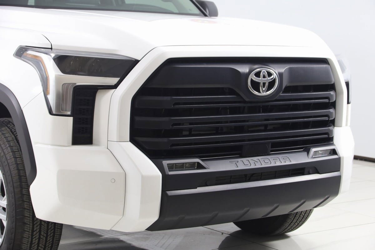 Used 2024 Toyota Tundra SR5 w/ SR5 Convenience Package AWD/4WD image 37