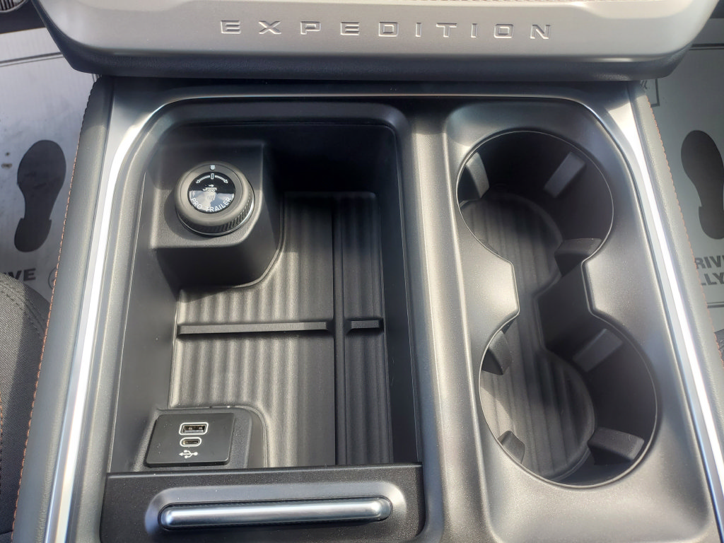 Used 2025 Ford Expedition Active AWD/4WD image 37
