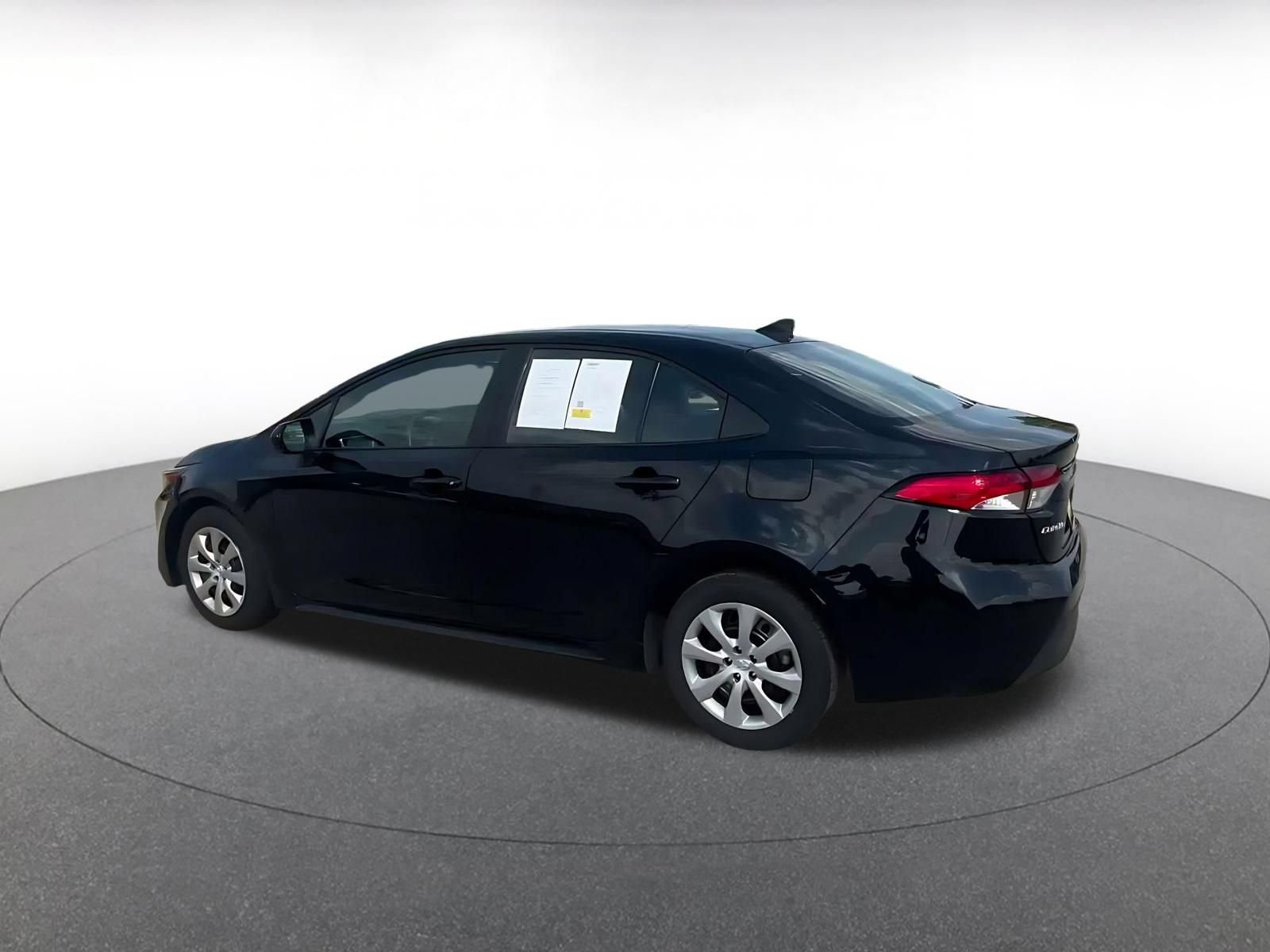 Used 2025 Toyota Corolla LE FWD image 10