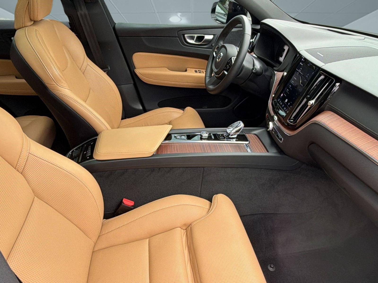 Certified 2024 Volvo XC60 B5 Ultimate w/ Protection Package Premier AWD/4WD image 30