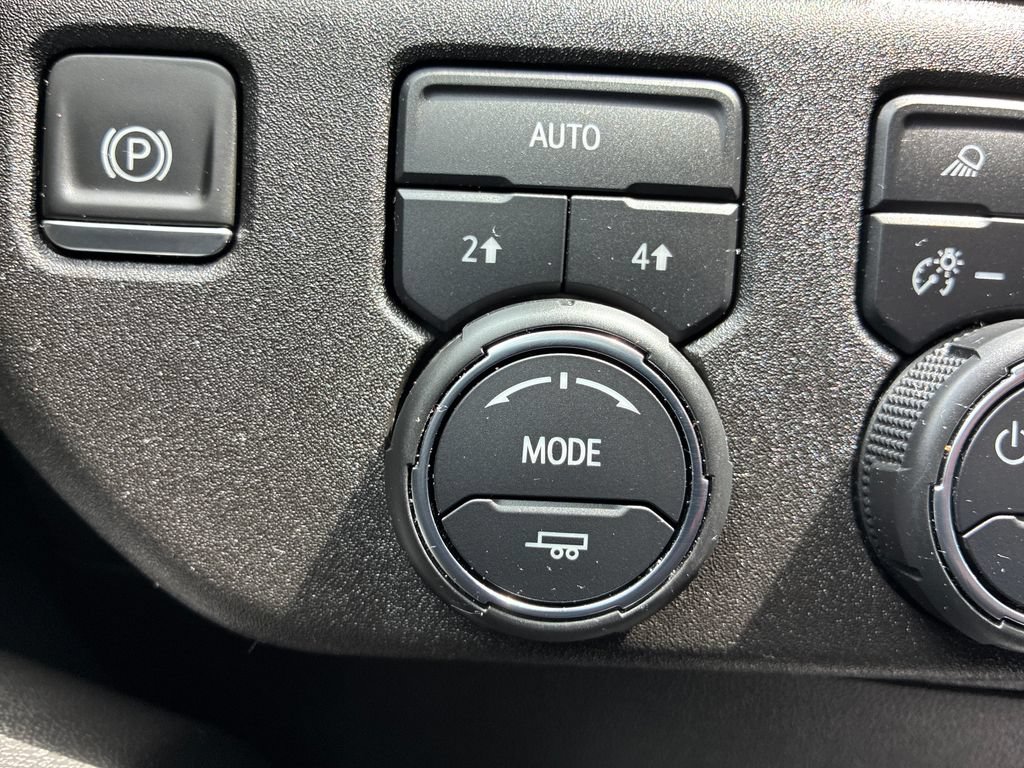 Used 2022 Chevrolet Silverado 1500 LTZ w/ Technology Package AWD/4WD image 37
