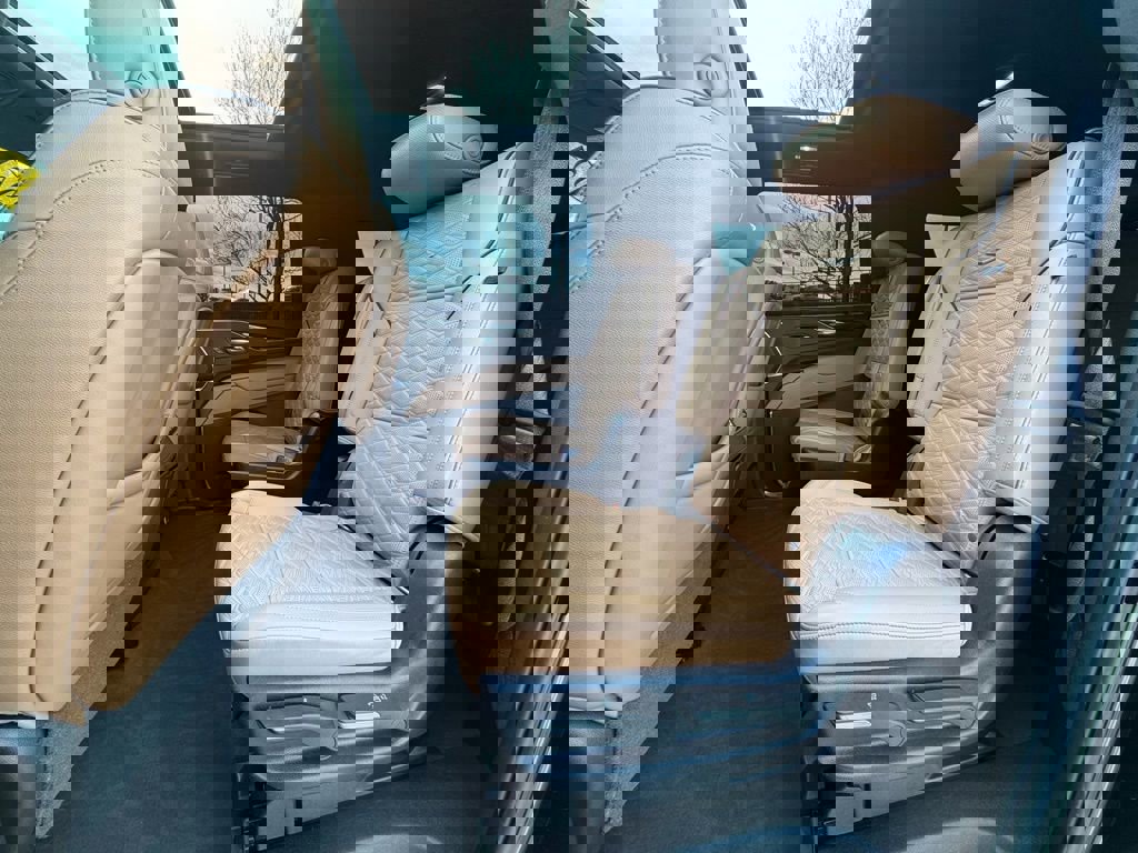 Used 2021 Cadillac Escalade ESV Premium Luxury image 35